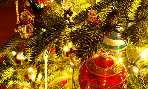 The Best Advice So Far: tradition - ornaments on Christmas tree