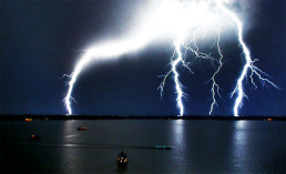 Confucius on real knowledge and ignorance: lightning over the ocean